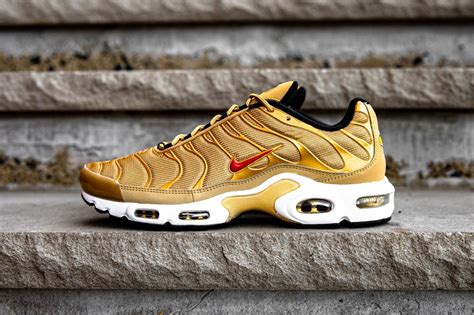 nike air max plus gold